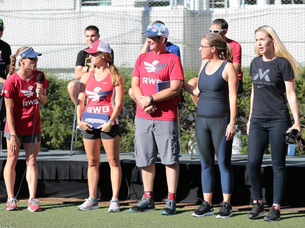 យុទ្ធសាស្ត្រនៃការផ្តល់ជូននិងការប្រកួត