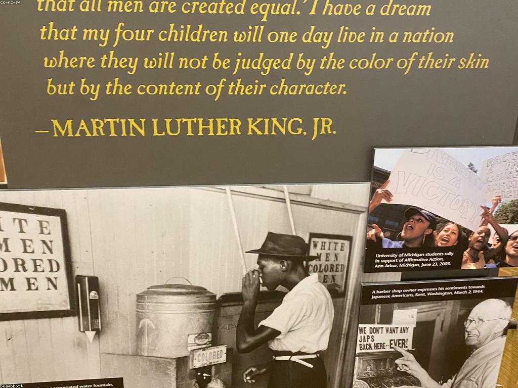 ព័ត៌មានសេវាកម្ម: ការបង្ហាញពីសេវាកម្មនានានៅកម្ពុជា